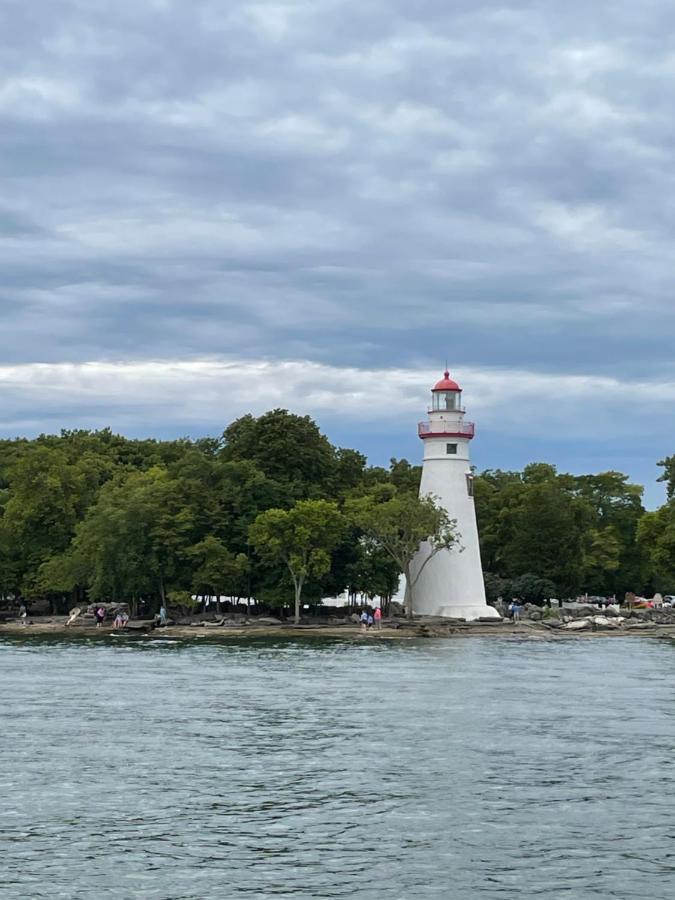Motel Point Marblehead